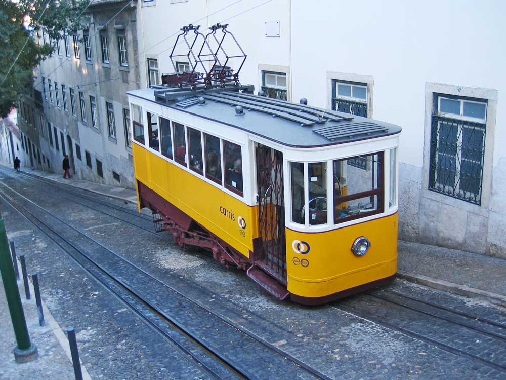 Lissabonner Straßenbahn am Abend, 2007