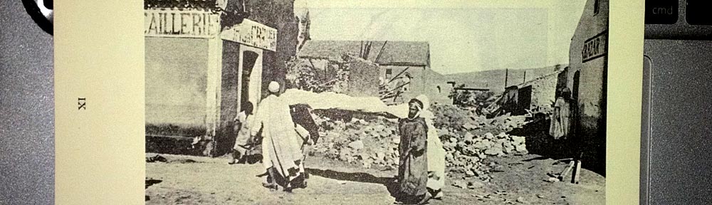 Isabelle Eberhardts Leichnam wird aus dem zerstörten Haus geborgen, 1904